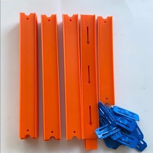 23 Hot Wheels Tracks and connecters